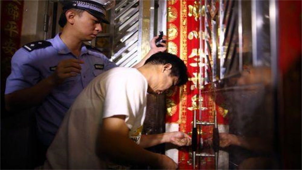 海北请开锁师傅开了锁后，师傅为什么一般都不进门，就算主人请也不进去？